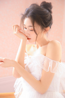 教官吸允花蜜